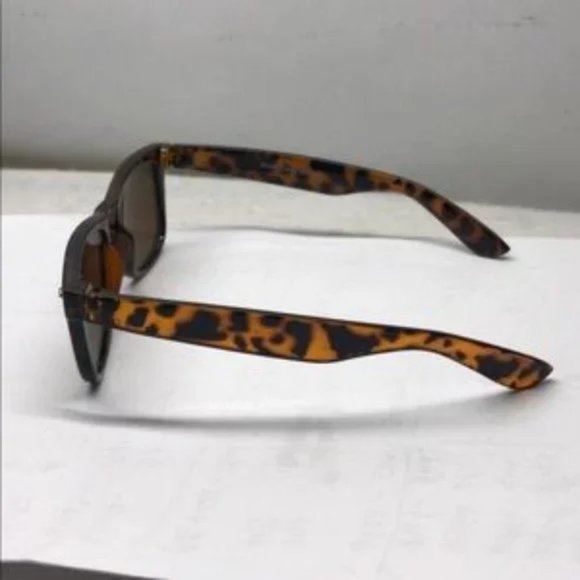 new Stryker Wayfarere style sunglass - Picture 2 of 3